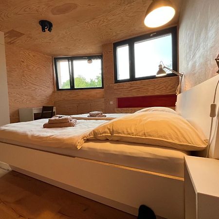 Grosse Wohnung Mit Loggia Templin Exterior photo